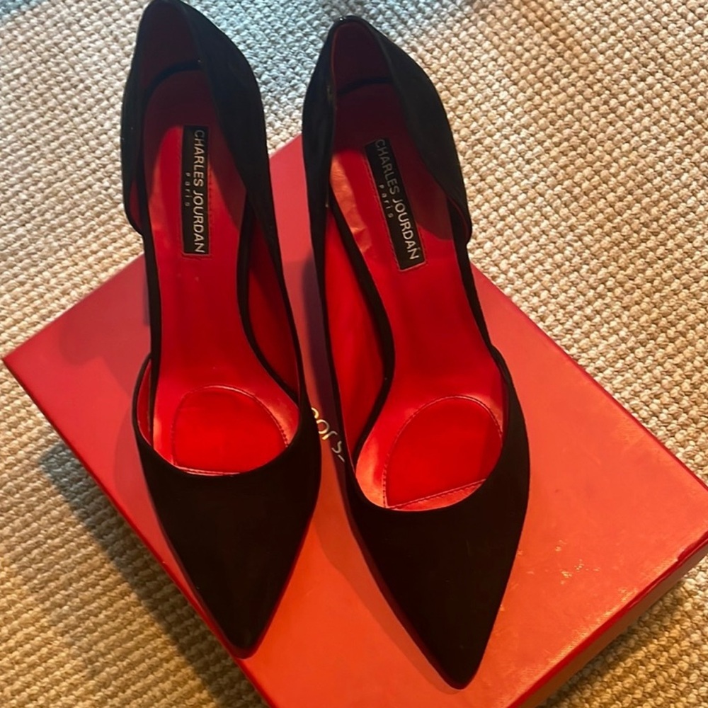 Charles Jourdan Black Suede Women's Heels Pumps size 8 NWT and box.